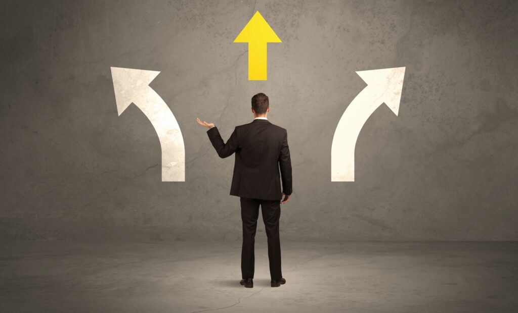 Comparativa conceptual entre un mentor empresarial, un coach ejecutivo y un consultor de negocios para Pymes.